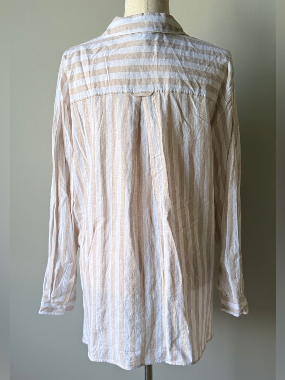 Old Navy Linen Blend Striped Boyfriend Button Down Shirt in Tan and White - Picture 3 of 7